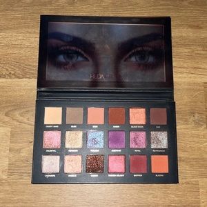 Huda Beauty Desert Dusk Pallete